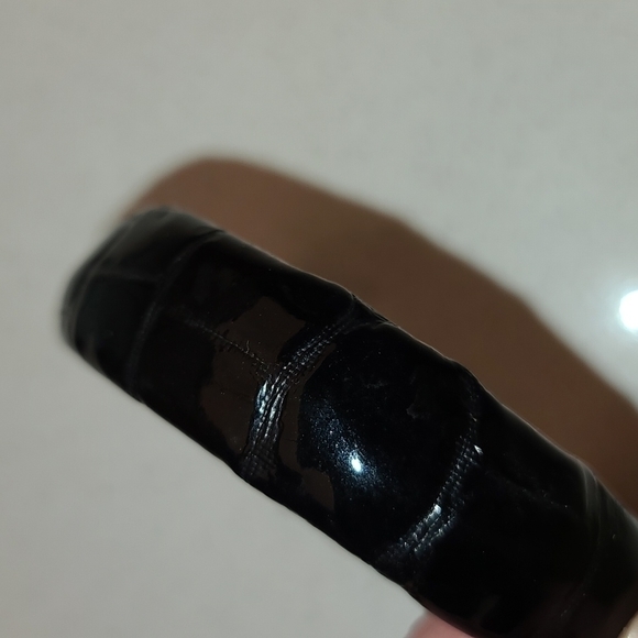 Embossed leather bracelet - Picture 6 of 7